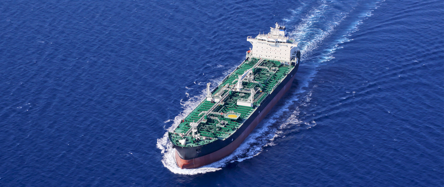 Cómo limpiar un derrame de petróleo de un camión cisterna