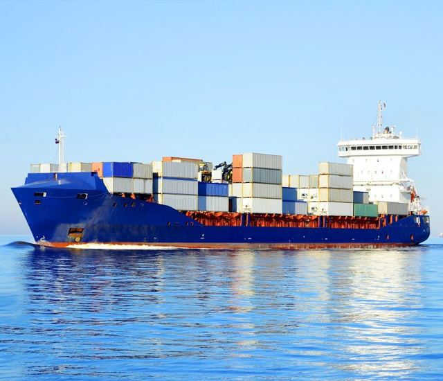 Buque portacontenedores peque&ntilde;o