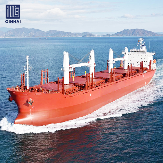 ¿Qué hace que un granelero sea adecuado para el transporte de mineral de hierro?